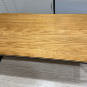 원목 상판 철제 프레임 티 커피 테이블 50x33x100cm실제로 보면 꽤나 예쁜 원목 상판 입니다. 원목이다 보니