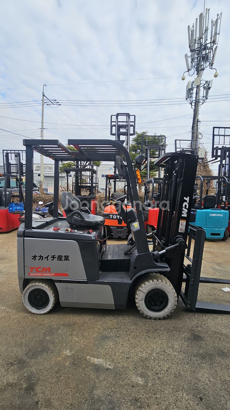 배터리좋은 최신형 TCM 좌식2.5톤 전동지게차 삼단 4.35M인상 850만--1