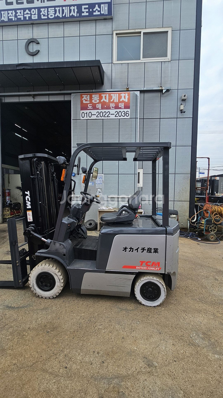 배터리좋은 최신형 TCM 좌식2.5톤 전동지게차 삼단 4.35M인상 850만--3
