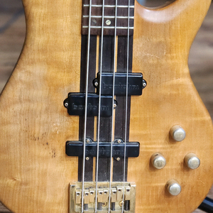 콜트 cm artist 베이스기타(바톨리니픽업)