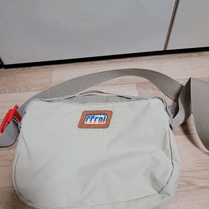 프루아330 크로스백 팝니다