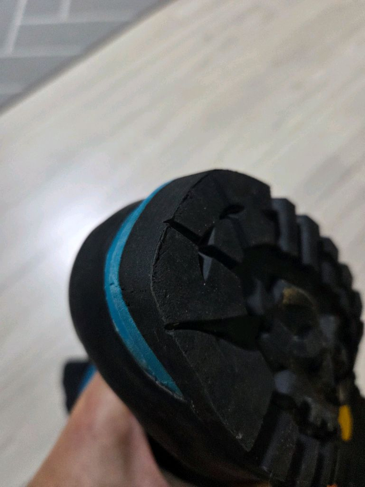 빙벽화 스카르파 팬텀 테크 이미지