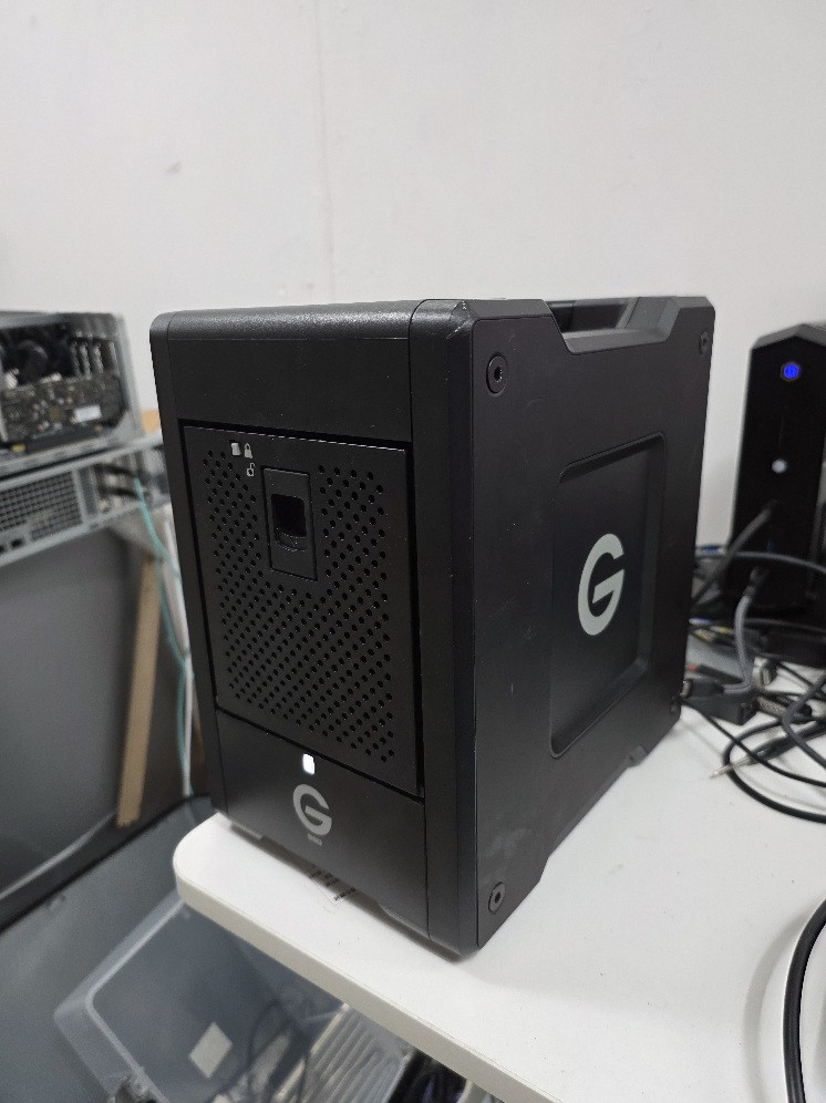 [썬더볼트 SSD 레이드 외장하드] G-Speed Shuttle EV 8-베이 팝니다.--1