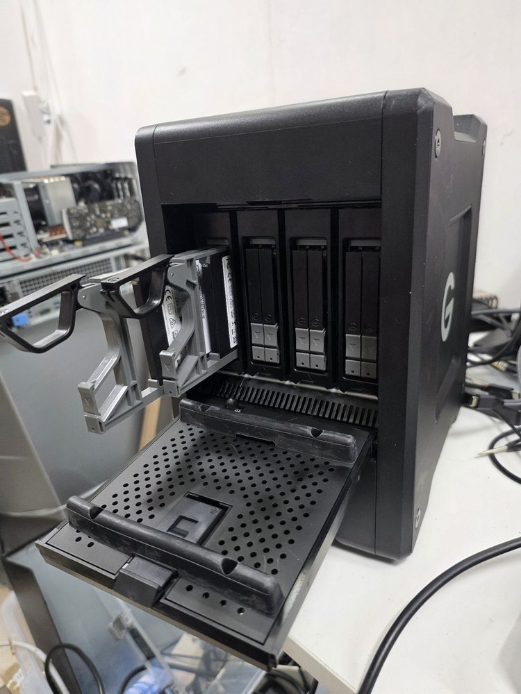 [썬더볼트 SSD 레이드 외장하드] G-Speed Shuttle EV 8-베이 팝니다.--2