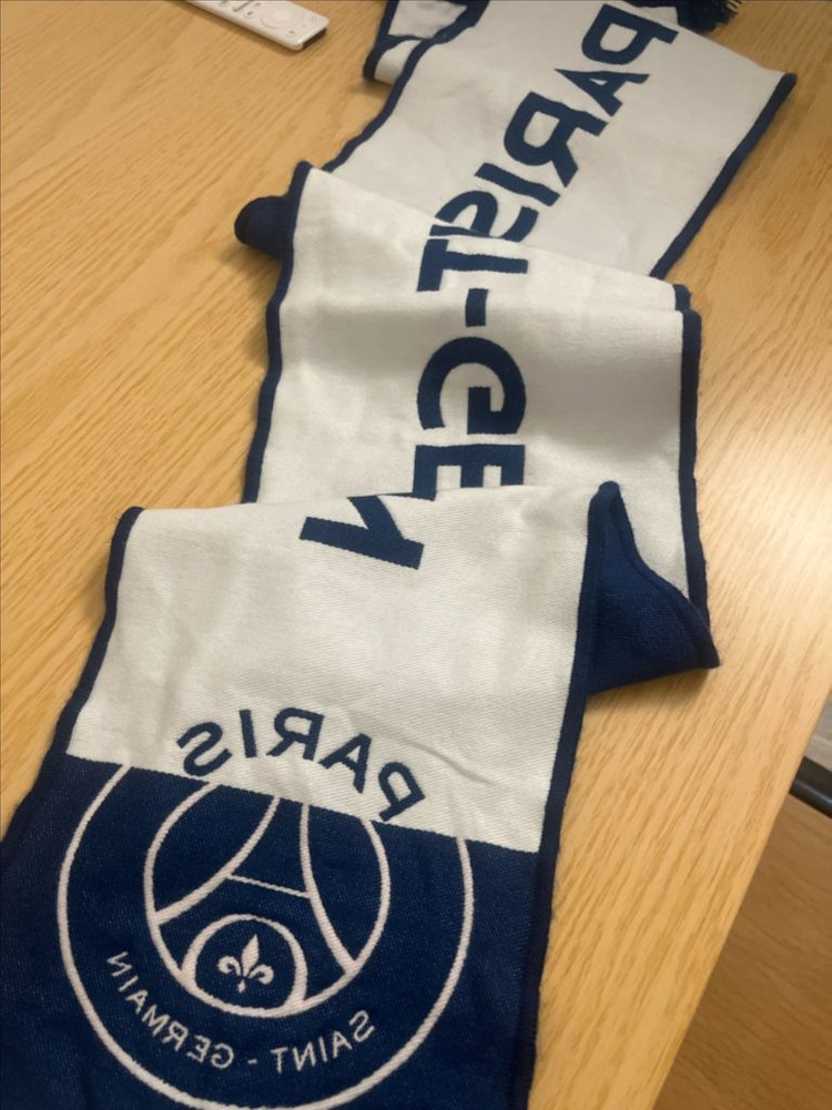 psg 머플러 이미지