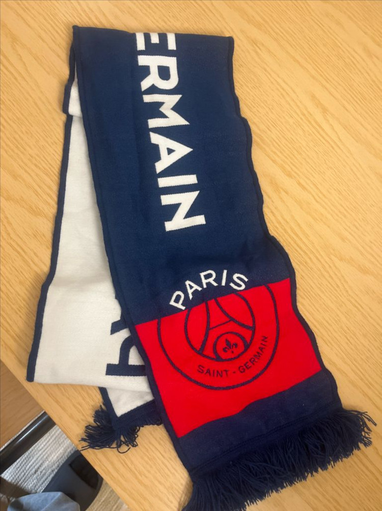 psg 머플러 이미지