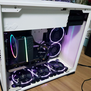 Intel i5-9400F, RX 6600 게이밍 컴퓨터