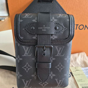 루이비통 소뮈르 슬링백 블랙