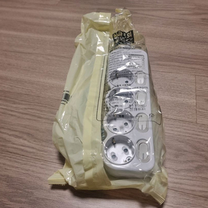 개별 과부하차단 멀티탭 4구 3m 새제품