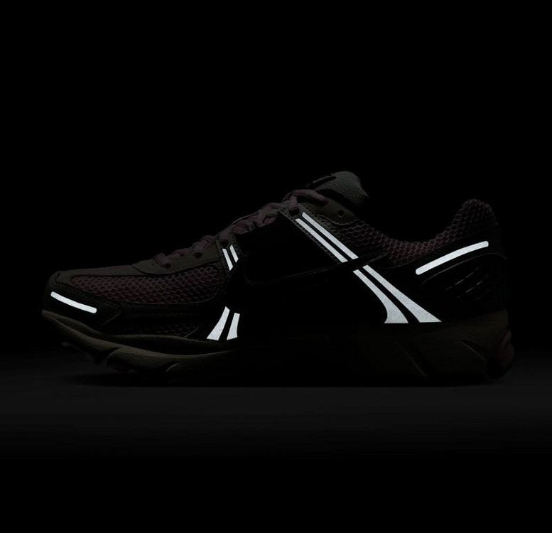 [270] 나이키 줌 보메로5 핑크폼 운동화 이미지