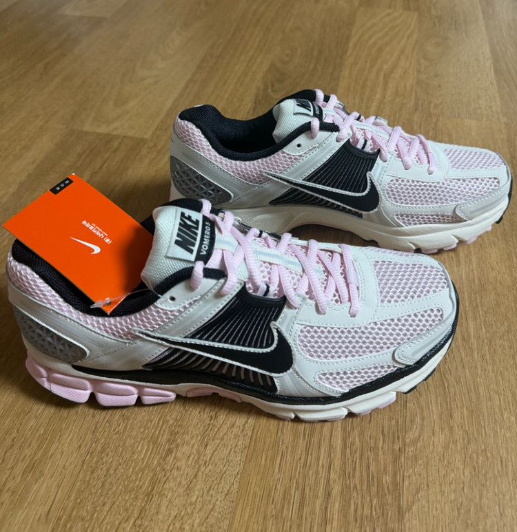[270] 나이키 줌 보메로5 핑크폼 운동화 이미지