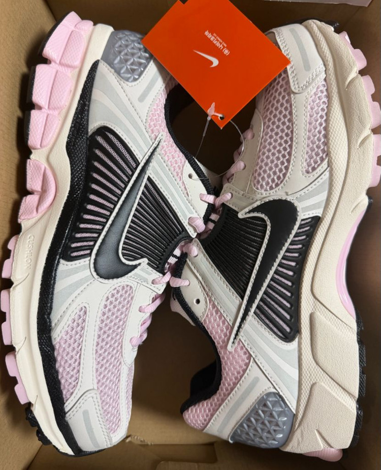 [270] 나이키 줌 보메로5 핑크폼 운동화 이미지