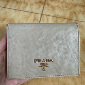 프라다 PRADA 사피아노 여성 반지갑 (정품)