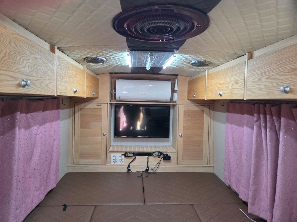 카운티롱바디 캠핑카 이미지