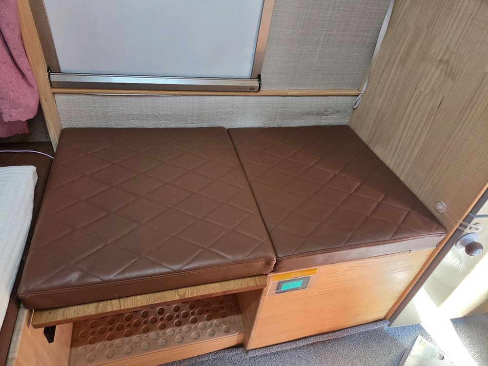 카운티롱바디 캠핑카 이미지