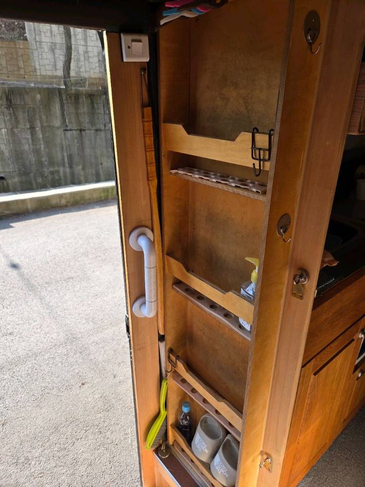 카운티롱바디 캠핑카 이미지