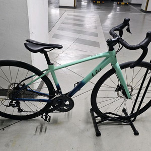 2022 자이언트 리브 어베일 AR3 XS 사이즈 팝니다.