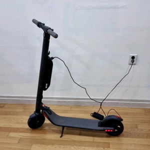나인봇 세그웨이 전동킥보드ES2 팝니다.(보조밧데리 포함)(택포)