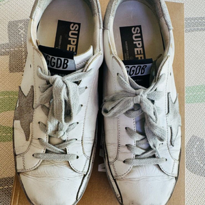 골든구스 슈퍼스타 여성스니커즈 37(240사이즈)