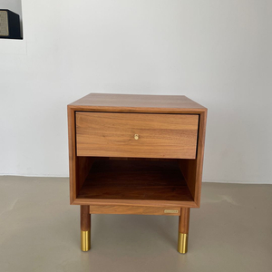 우디크 셔츠 월넛 원목 침대 협탁