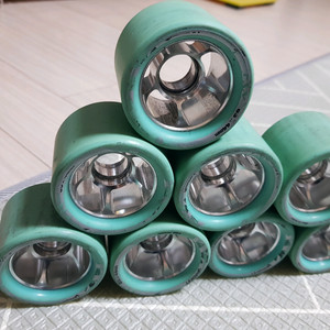 본트 FXX 롤러스케이트 바퀴 팝니다