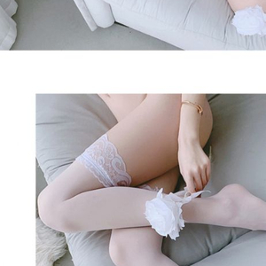 화이트 레이스 밴드 스타킹 이미지