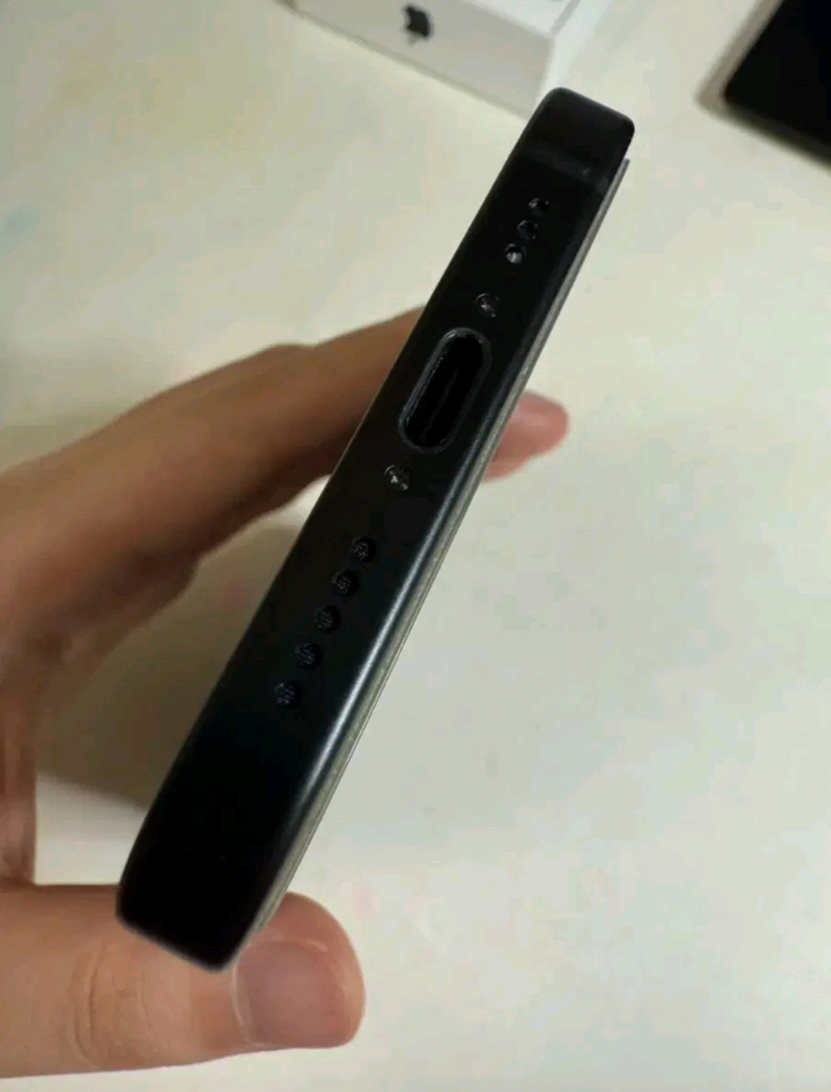 아이폰15 128GB 블랙 배터리98%(자급제폰)--4