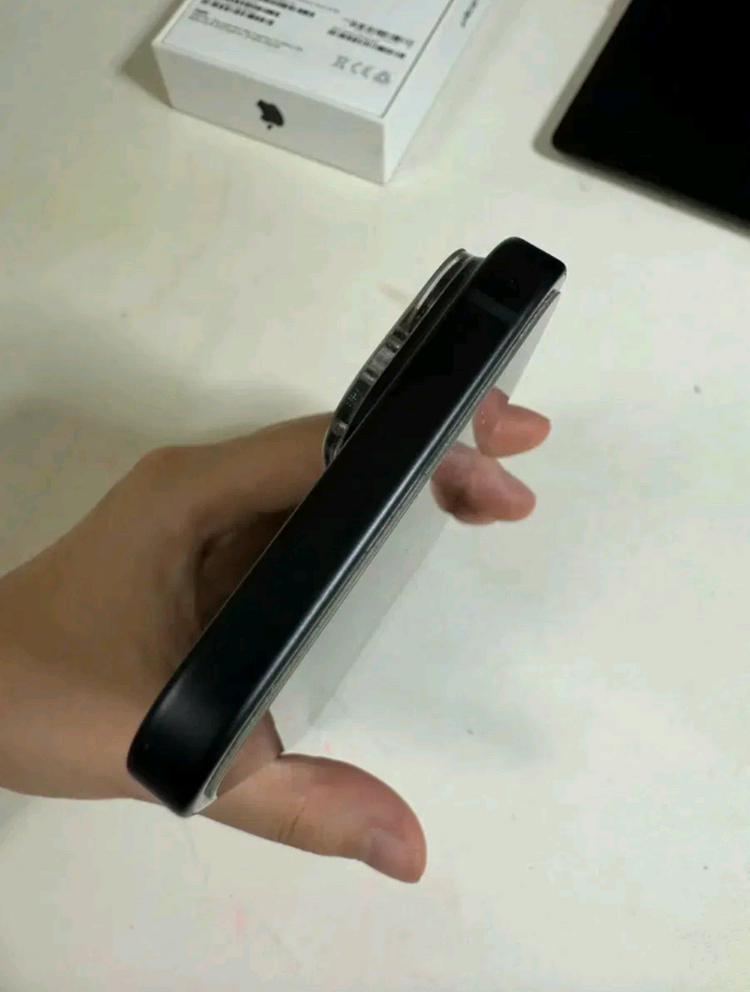 아이폰15 128GB 블랙 배터리98%(자급제폰)--5