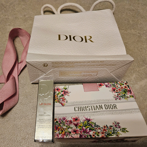 디올 어딕트 립글로우 061 포피코랄 새상품