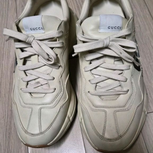 구찌 롸이톤 25 구찌 로고 스니커즈 7사이즈 265 270 사이즈 팝니다