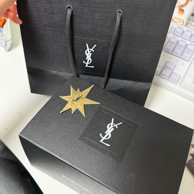 미개봉)입생로랑 글로우 팩트 쿠션+립 글로스--0