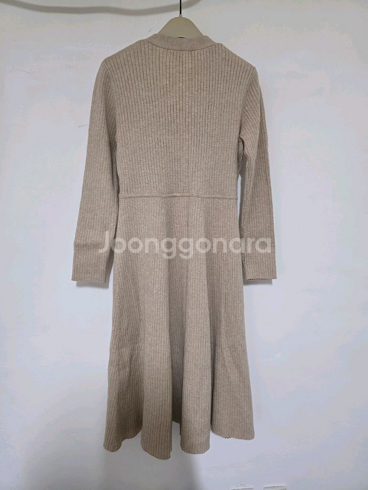 더아이잗 레이온 베이지 니트 롱원피스 55~66 상태굿--3
