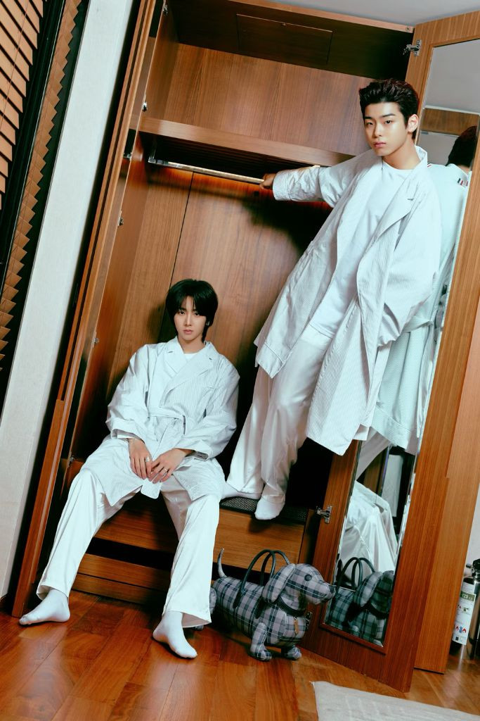 톰브라운 THOM BROWNE 체크 패턴 헥터 레더 토트백 / 한정판--1