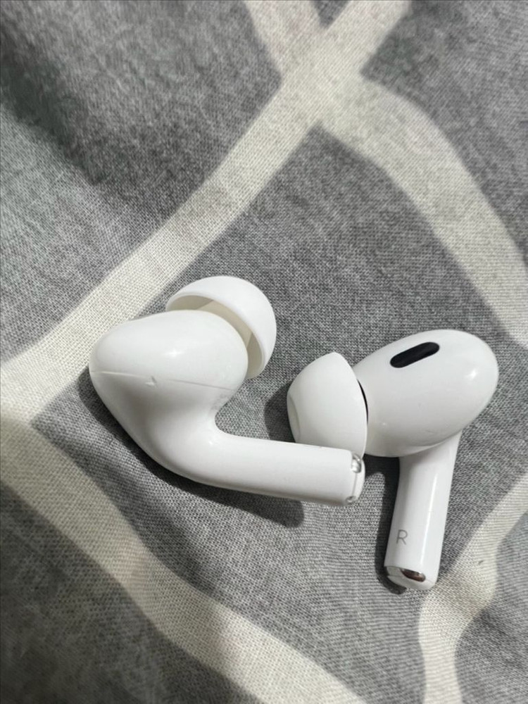 에어팟프로 2세대 8핀 이미지