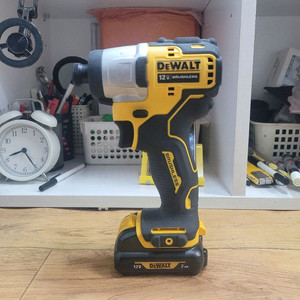 12V 디월트충전임팩드라이버 DCD801 배터리포함 S급