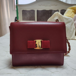 정품 페라사모 크로스백 판매해요