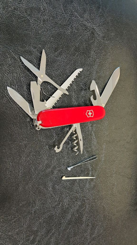 빅토리녹스 헌츠맨 맥가이버칼--1