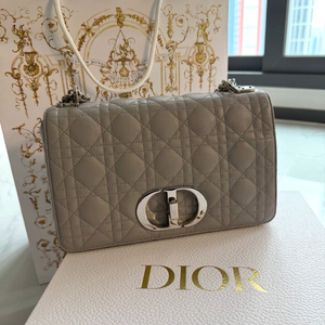 디올 카나주 캐비어 레더 핸드백 미디움 그레이 실버체인