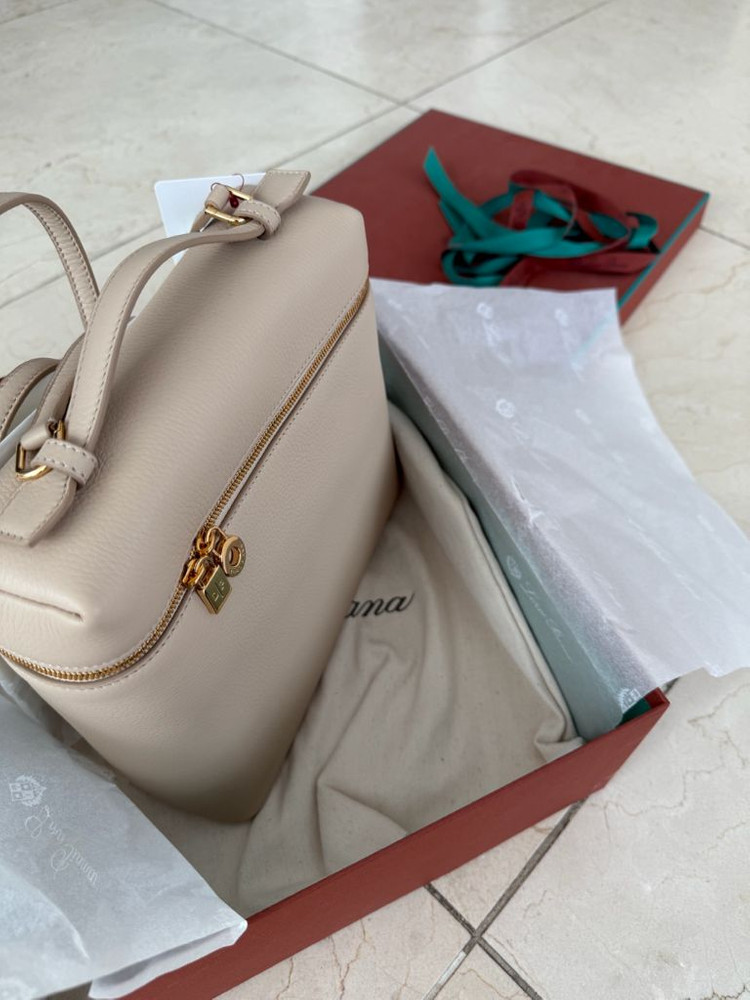 로로피아나 엑스트라 포켓 L23.5 백팩 새상품--2