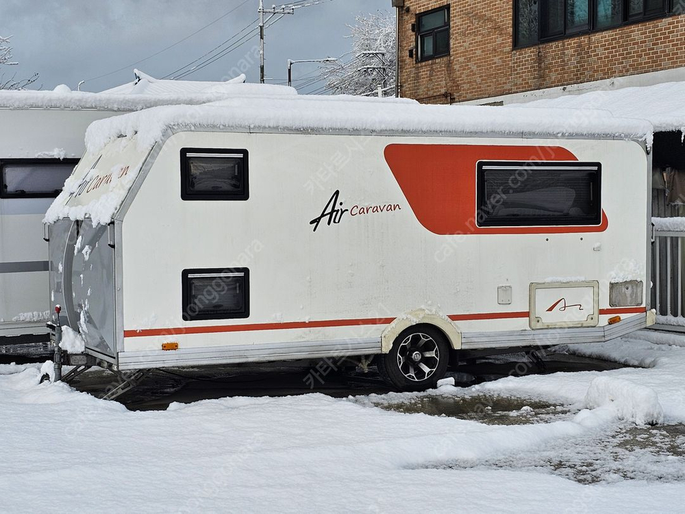 에어 카라반 캠핑카 이미지