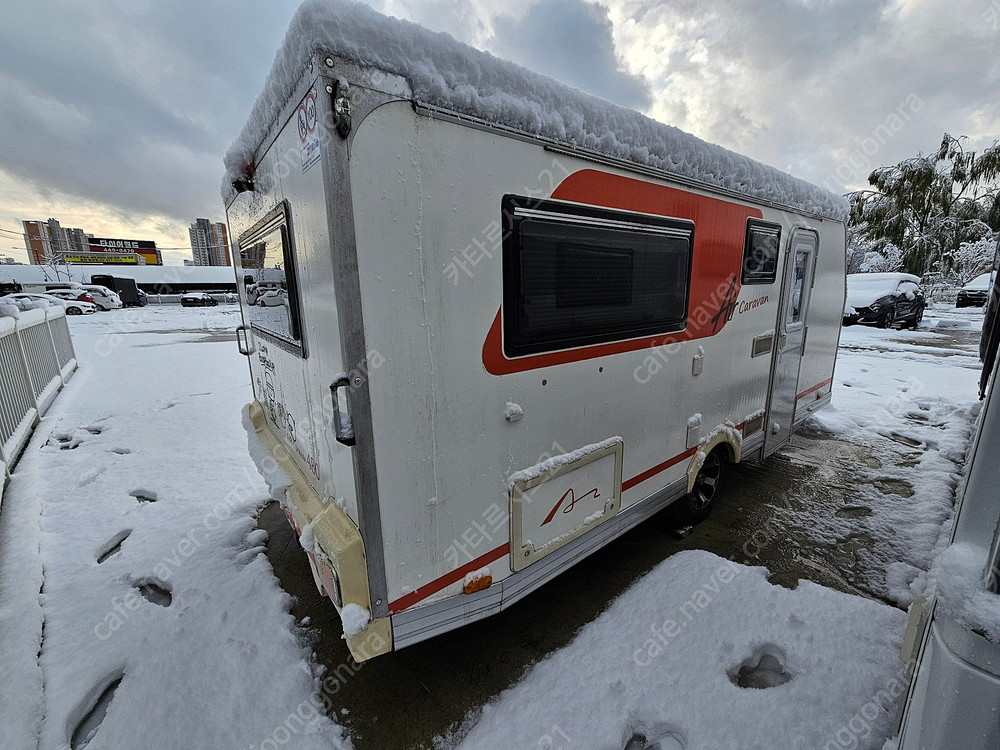 에어 카라반 캠핑카 이미지