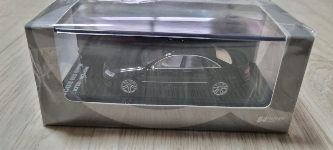 모터헬릭스 아우디 S8 1:64--1