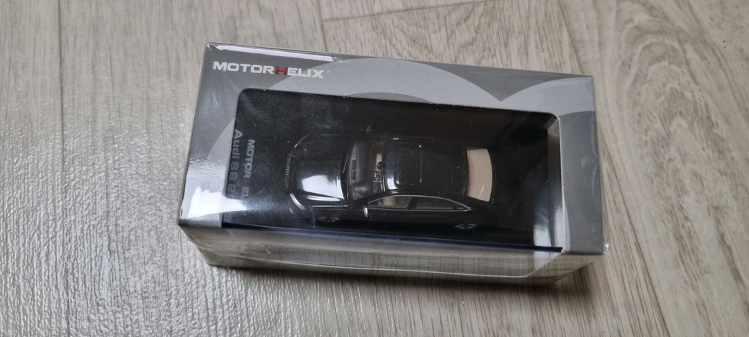 모터헬릭스 아우디 S8 1:64--2