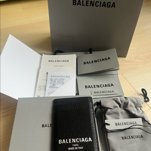 발렌시아가 카드홀더 맥세이프