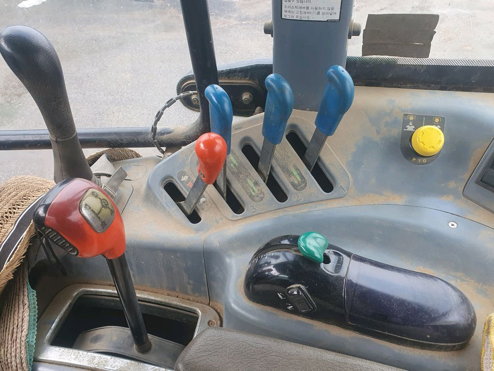 85마력 뉴홀랜드 트랙터 내놓습니다--4