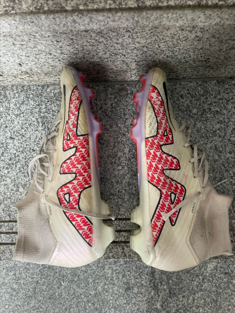 나이키 머큐리얼 슈퍼플라이 9 한정판 축구화 이미지