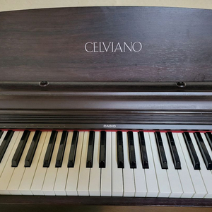 오래된 피아노 내놓습니다