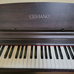 오래된 피아노 내놓습니다