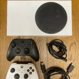 Xbox Series S 본체 + 컨트롤러 2개
