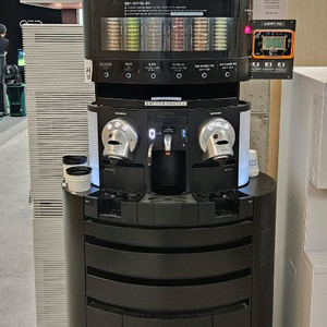 네스프레소 제미니타워 커피머신 이미지